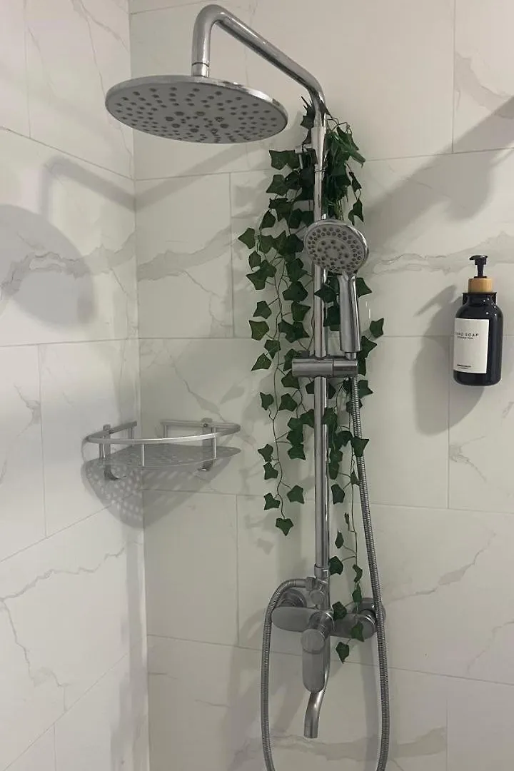 Modern 1 Bedroom Oasis In Kingston Appartamento